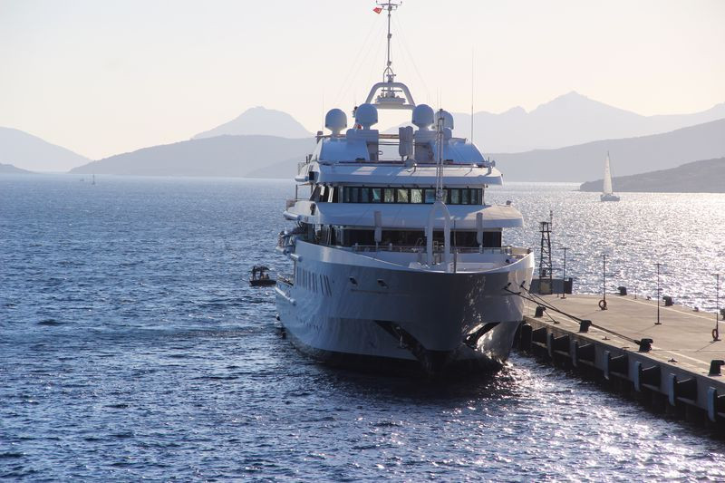 4 katlı lüks yat Muğla Bodrum'a demir attı! Kirasını duyan inanamadı - Resim: 3