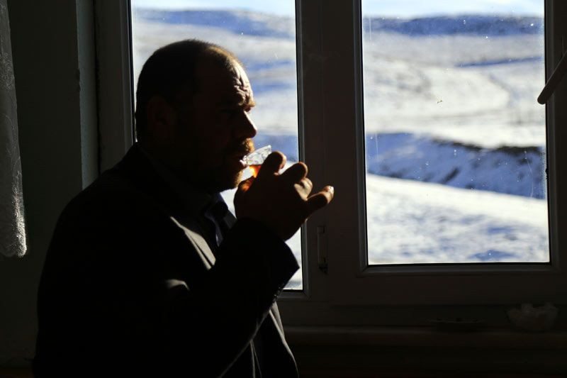 Bir oturuşta 100 bardak çay içiyor! Çay tiryakisi Ömer Faruk Soydaş anlattı dinleyenler inanamadı - Resim: 3