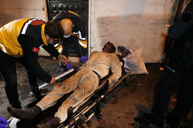 Adana'da yangında korkunç görüntü komşuları son anda çıkardı tanınmayacak hale geldi - Resim: 1