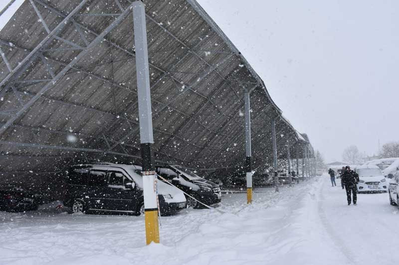 Malatya'da Galericiler Sitesi'nde çatı çöktü 15 araç kullanılmaz hale geldi - Resim: 2