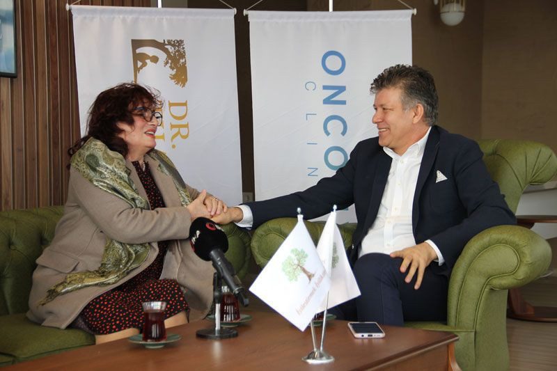 Avrupa'da 3 ay ömür biçilen hasta Türkiye'ye geldi tek ameliyatla şifa buldu - Resim: 1