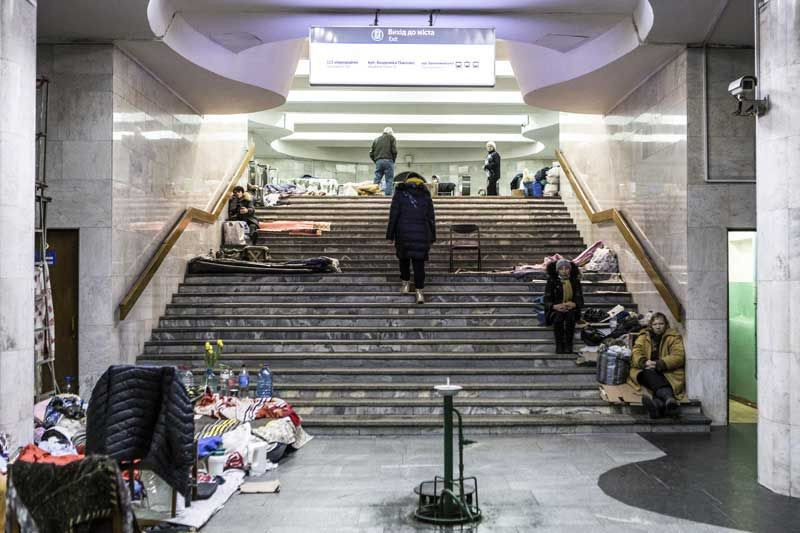 Ukrayna'da harabeye dönen Harkiv'de sivillerin ölüm kalım savaşı görüntülendi - Resim: 1