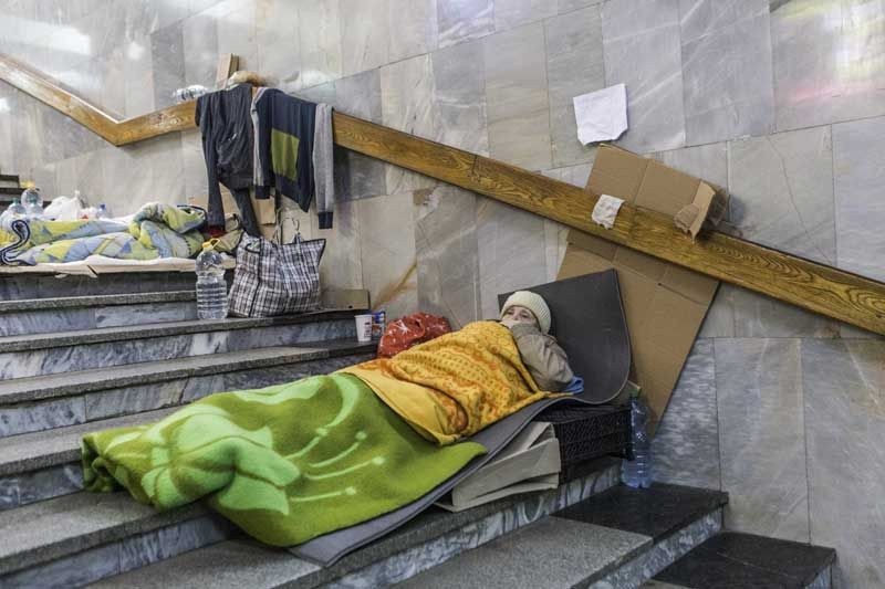 Ukrayna'da harabeye dönen Harkiv'de sivillerin ölüm kalım savaşı görüntülendi - Resim: 3