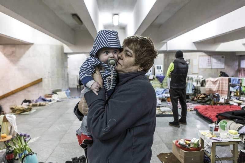 Ukrayna'da harabeye dönen Harkiv'de sivillerin ölüm kalım savaşı görüntülendi - Resim: 4