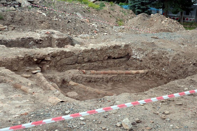 Tokat'ta okul bahçesinde kazı çalışması sırasında bulundu yetkililer apar topar geldi gizem çözüldü - Resim: 2