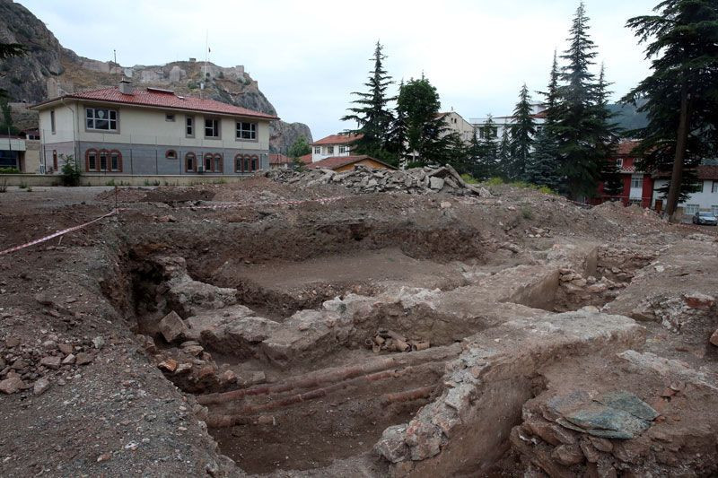 Tokat'ta okul bahçesinde kazı çalışması sırasında bulundu yetkililer apar topar geldi gizem çözüldü - Resim: 4