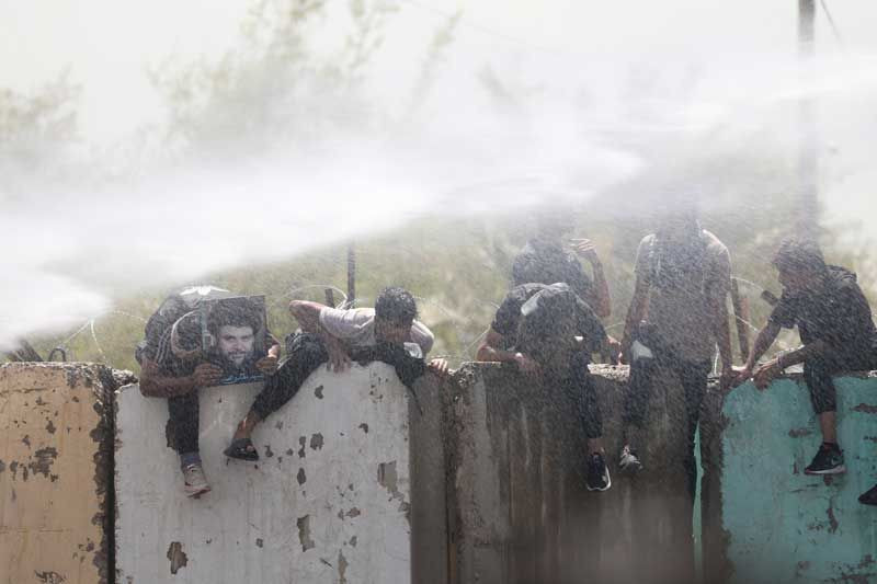 Şii lider Mukteda Es Sadr'ın destekçileri yeşil bölgeye girdi Bağdat Meclisi'ni bastı - Resim: 4