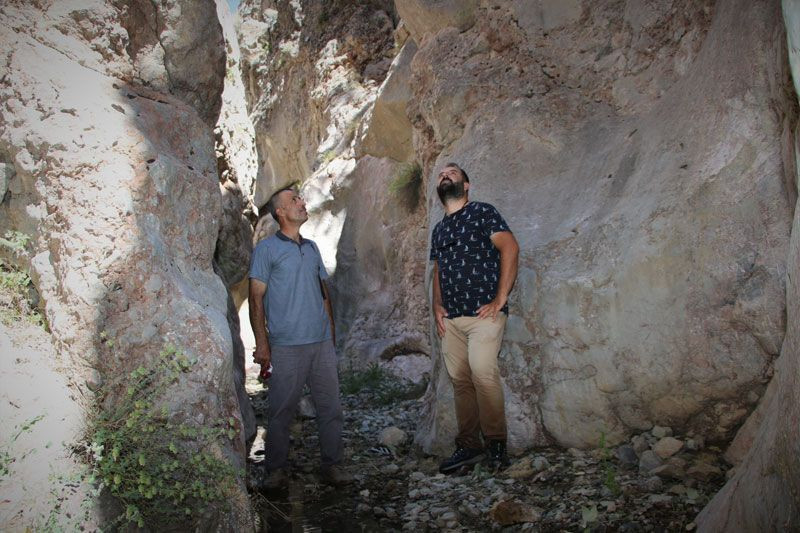 Elazığ'da tesadüfen keşfedildi 3 tarafı sularla çevrili fotoğraflanıp yetkililere haber verildi - Resim: 4
