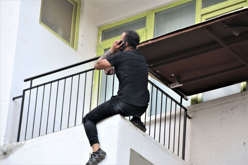 Dondurma yiyerek izleyenleri görünce intihardan vazgeçti 'çatladınız dimi atlayamadım diye' - Resim: 4