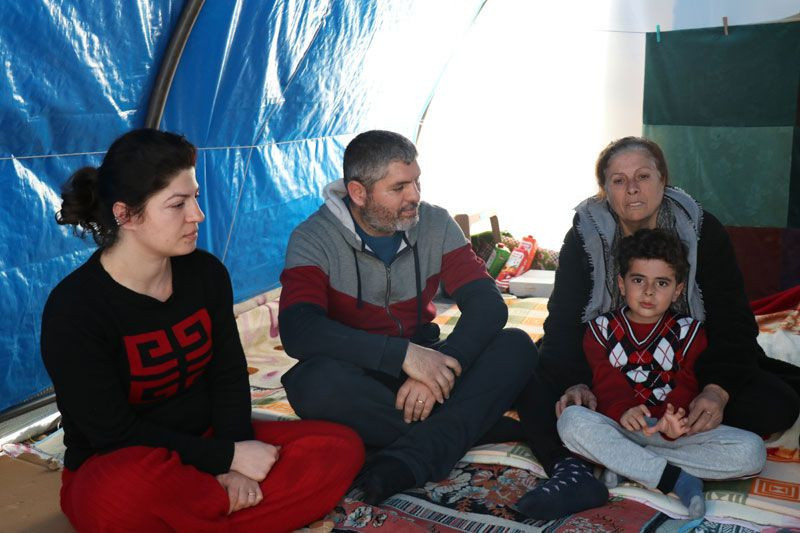 Evine giremeyen depremzede aile bir kez daha yıkıldı uygun fiyatı görünce aradılar sonrası kabus - Resim: 2