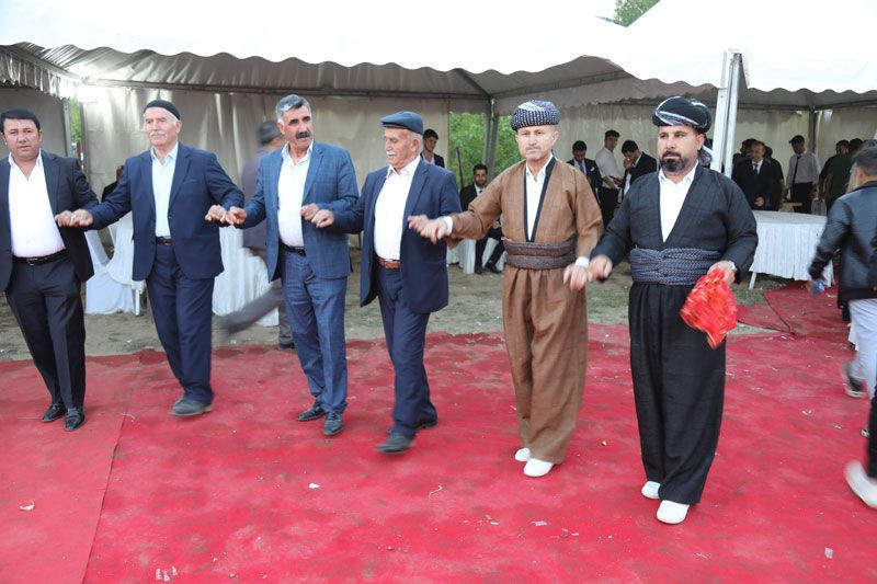 Düğünde takı töreni 5 saat sürdü geline 4 kilo altın damada 6 milyon TL takıldı - Resim: 1