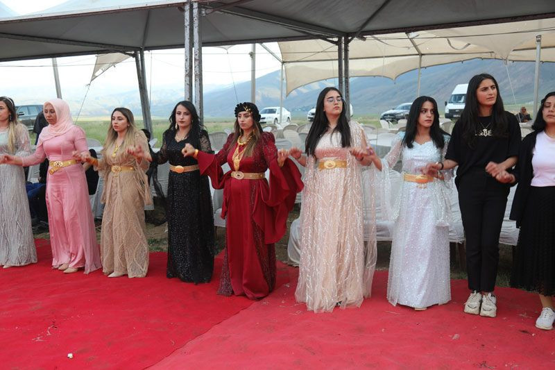 Düğünde takı töreni 5 saat sürdü geline 4 kilo altın damada 6 milyon TL takıldı - Resim: 3