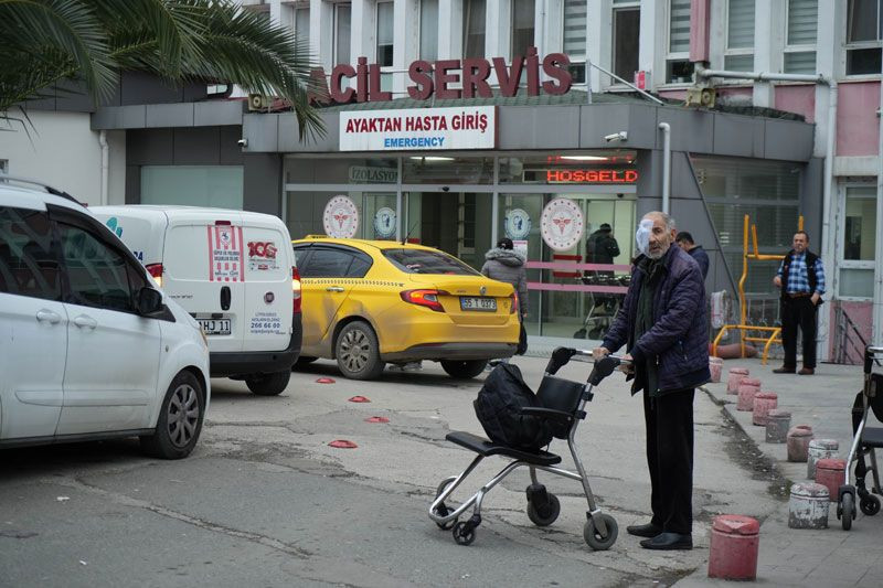 Yüzü eriyor yarası gittikçe büyüyor yaşlı adam hastane koridorlarında yatıyor - Resim: 3