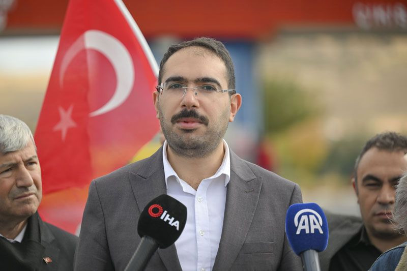 Şehit yakınları, FETÖ elebaşı Gülen'in ölüm haberini davul ve zurna eşliğinde kutladı - Resim: 4