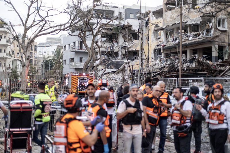 İran İsrail'e gece füze yağdırdı gün ağardı Tel Aviv ve çevresinde yıkım ortaya çıktı - Resim: 16