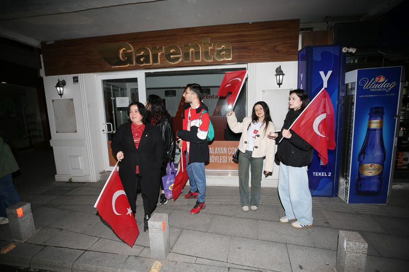 A Milli Takım'ın zaferi Türkiye'de büyük coşkuyla kutlandı - Resim: 3