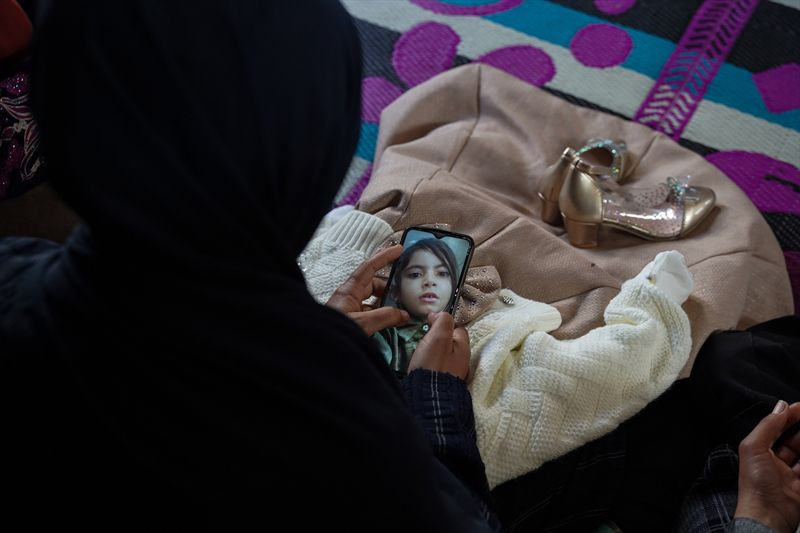 Gazzeli 9 yaşındaki Ritac, gittiği okuldan İsrail saldırısı nedeniyle beyaz kefenle döndü - Resim: 4