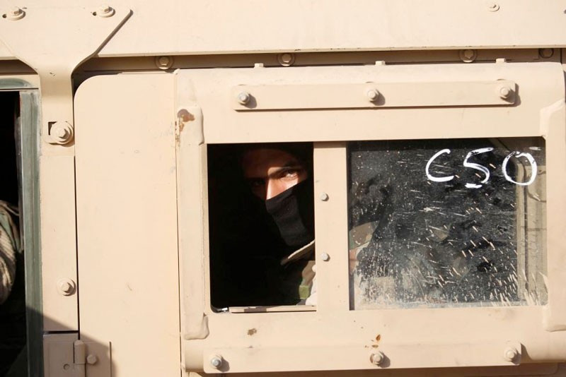 Öldürdüğü terörist ile selfie çekildi! Reuters görüntüledi - Resim: 2