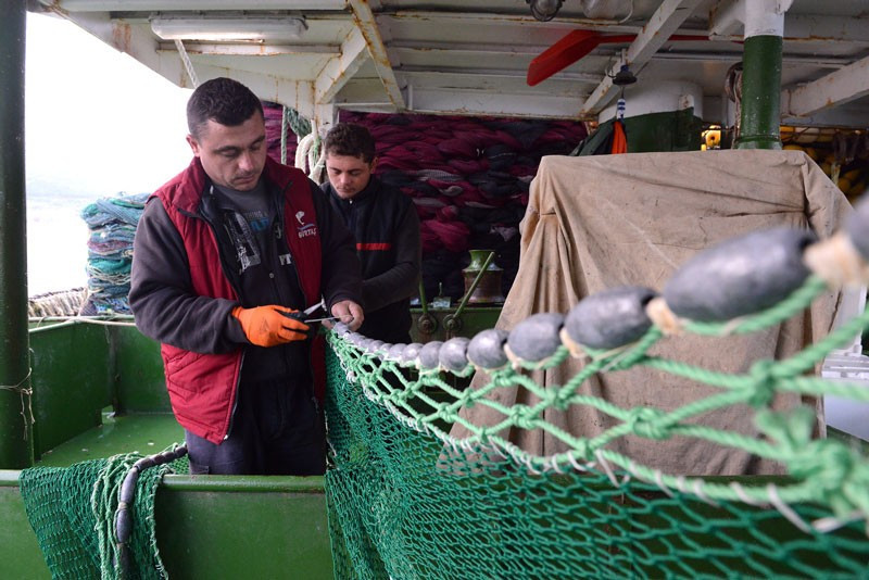 Soğuğa aldırmadan denizde ekmek mücadelesi veriyorlar - Resim: 4