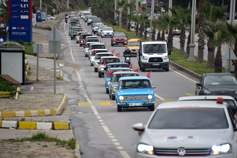 Binlerce Murat 124 bir arada yolları kapattılar - Resim: 1