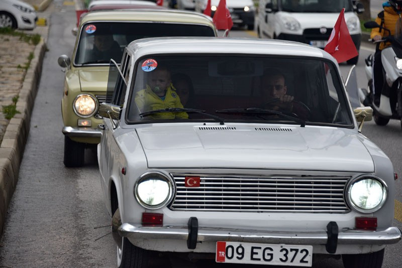 Binlerce Murat 124 bir arada yolları kapattılar - Resim: 3