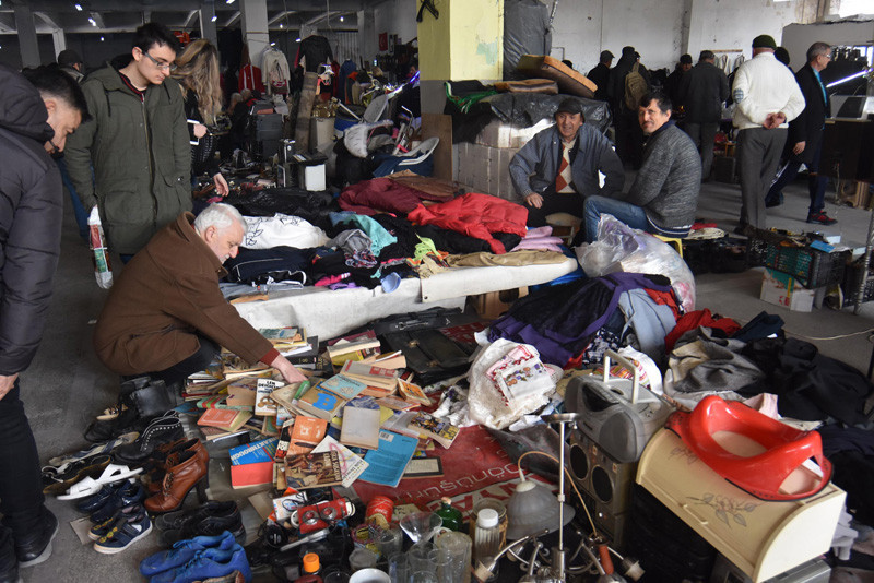 1 TL’ye gömlek 100 TL’ye ayakkabı her şey bu pazarda - Resim: 1