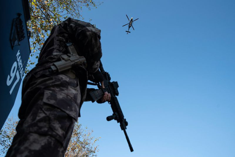 İstanbul'da çok sayıda noktada dev operasyon! Tek tek arandılar - Resim: 1