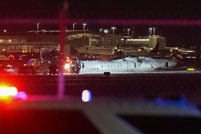 Kanada'da yolcu uçağı iniş sırasında kaza yaptı ters döndü şaşırtan görüntüyer - Resim: 2