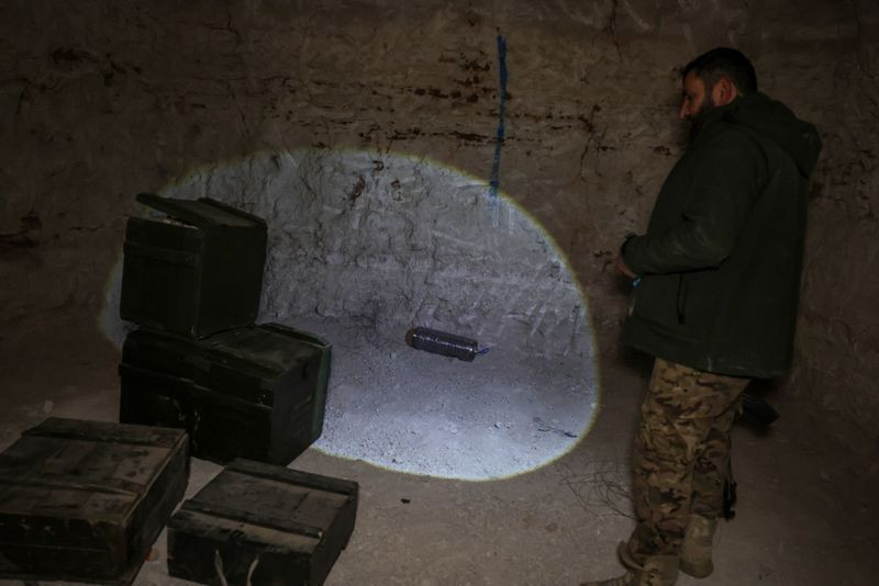 Suriye'nin altını köstebek yuvasına çevirmişler YPG tünelleri görüntülendi - Resim: 11