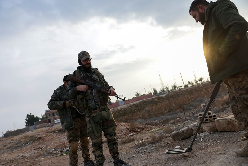 Suriye'nin altını köstebek yuvasına çevirmişler YPG tünelleri görüntülendi - Resim: 14