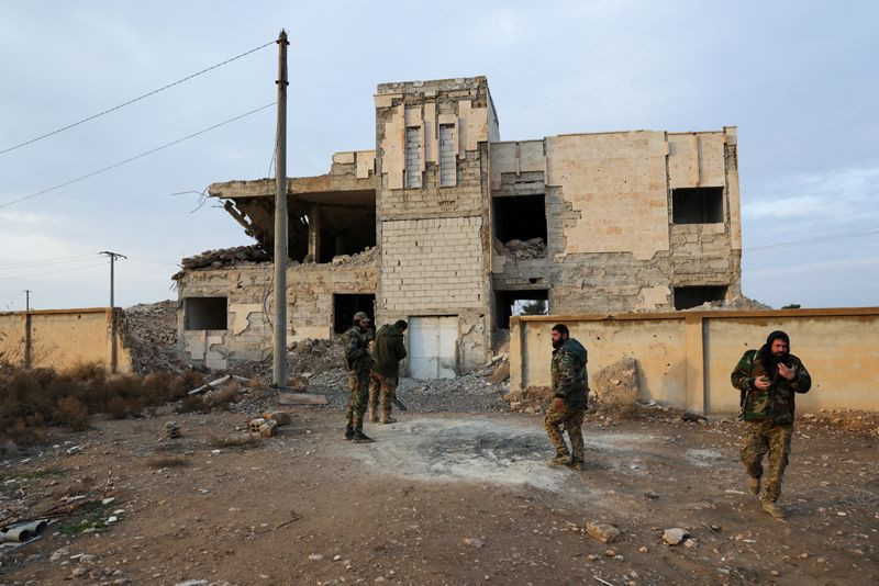 Suriye'nin altını köstebek yuvasına çevirmişler YPG tünelleri görüntülendi - Resim: 4