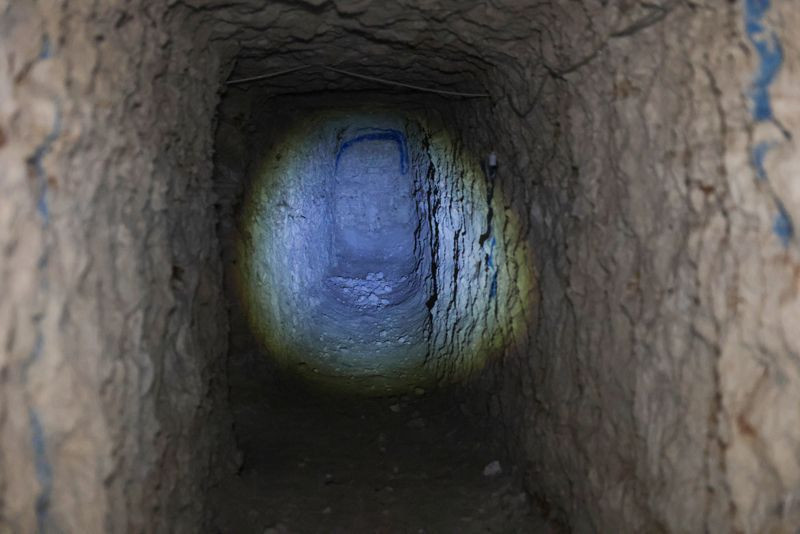 Suriye'nin altını köstebek yuvasına çevirmişler YPG tünelleri görüntülendi - Resim: 7