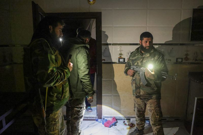 Suriye'nin altını köstebek yuvasına çevirmişler YPG tünelleri görüntülendi - Resim: 10