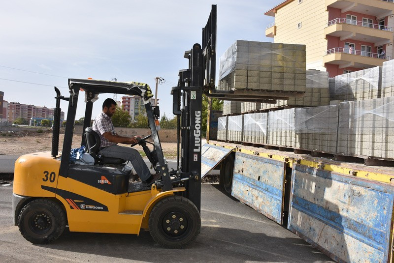 Kayyum atanan Batman'a bir haller oluyor - Resim: 3