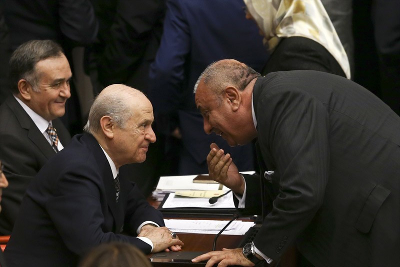 Türkeş ve Bahçeli'nin dikkat çeken sohbeti - Resim: 1