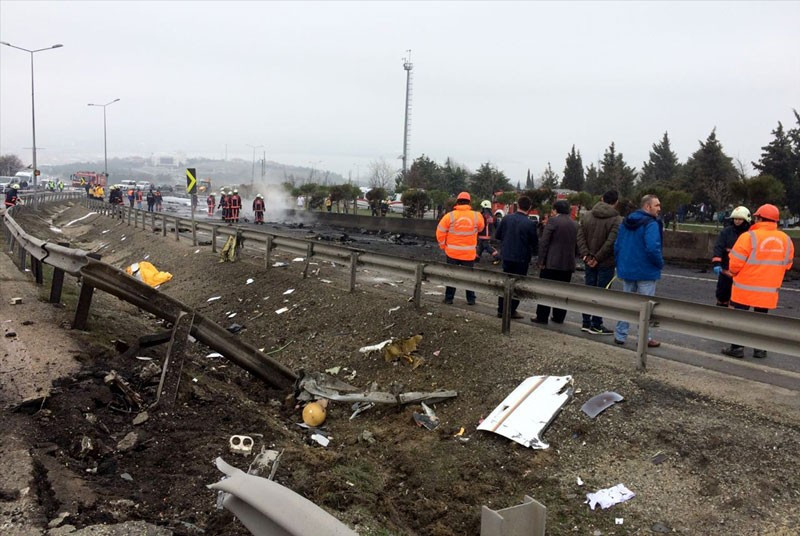 İstanbul Büyükçekmece'de helikopter düştü ilk görüntüler - Resim: 3