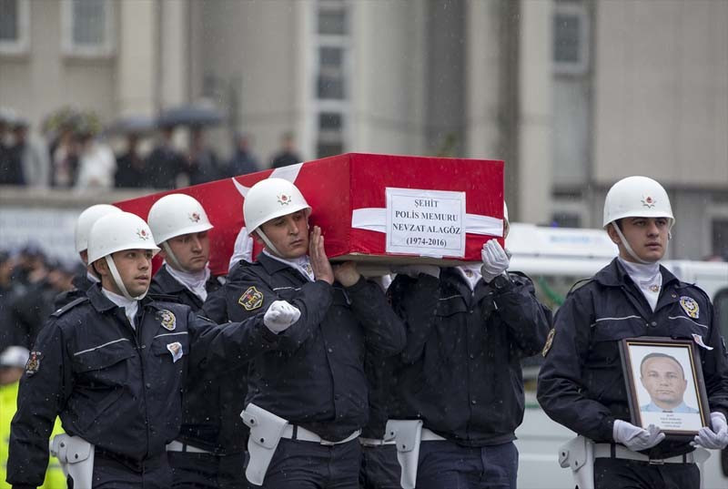 Gözyaşları sel oldu Ankara'daki saldırıda ölenler böyle uğurlandı - Resim: 1