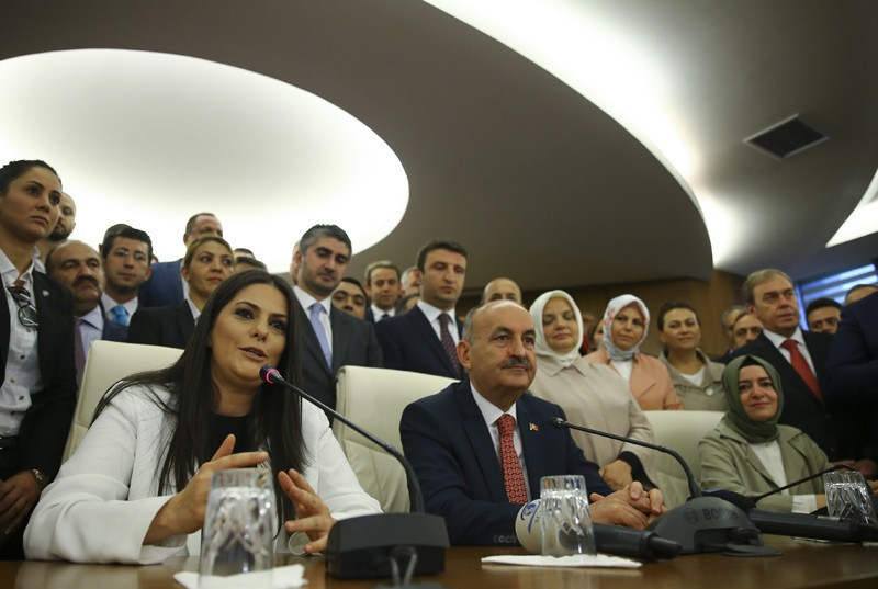 Jülide Sarıeroğlu Çalışma Bakanlığı'nda görevi böyle devraldı - Resim: 4