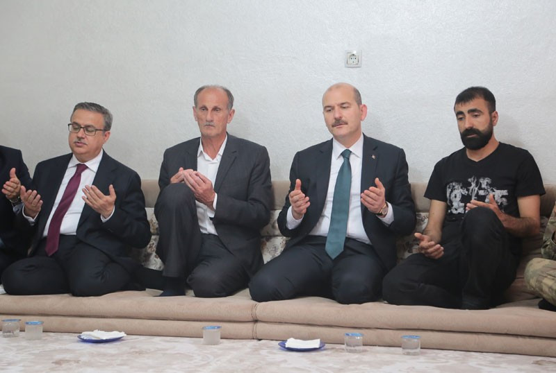 Soylu'dan panzerin ezdiği çocukların ailesine ziyaret - Resim: 2