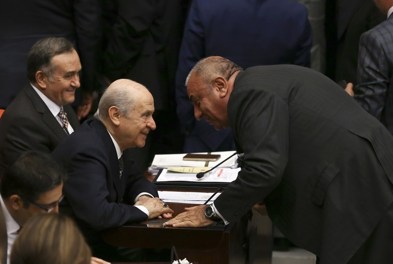 Türkeş ve Bahçeli'nin dikkat çeken sohbeti - Resim: 3