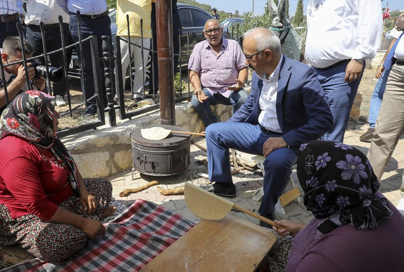 Bakan gözleme pişirdi! Sacın başında güldüren diyalog - Resim: 2