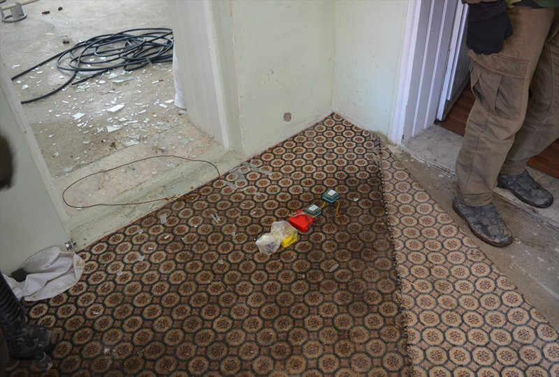 Yüksekova'da evden çıkan 55 çaydanlığa bak  - Resim: 1