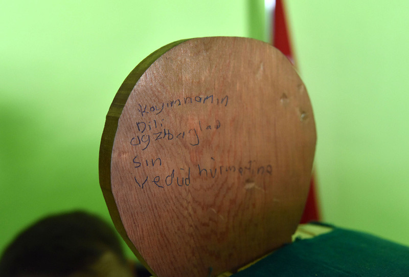 Türbe sandukası yazı tahtasına döndü - Resim: 1