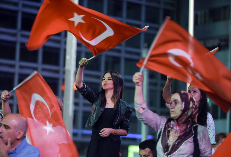 O videoyu izleyip gözyaşlarına boğuldular - Resim: 1