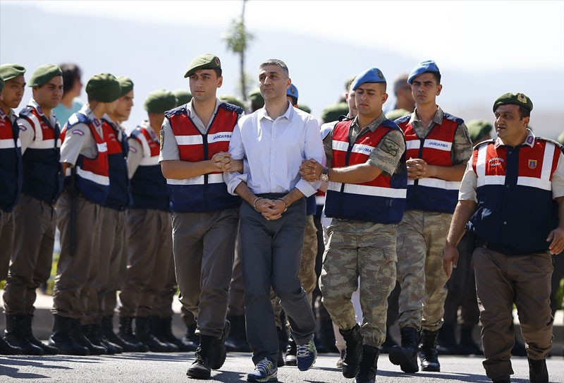Yine olay çıkarttılar davada ilginç görüntü - Resim: 1