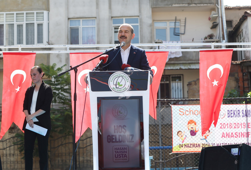 Bakan Soylu mezun olduğu okulda karne dağıttı - Resim: 1