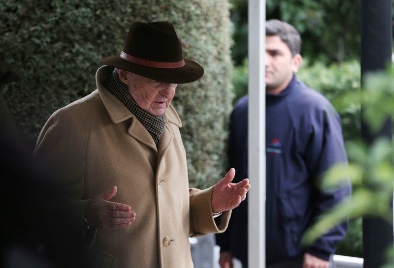 Mustafa Koç mezarı başında anıldı! Eşi ve kızları.. - Resim: 3