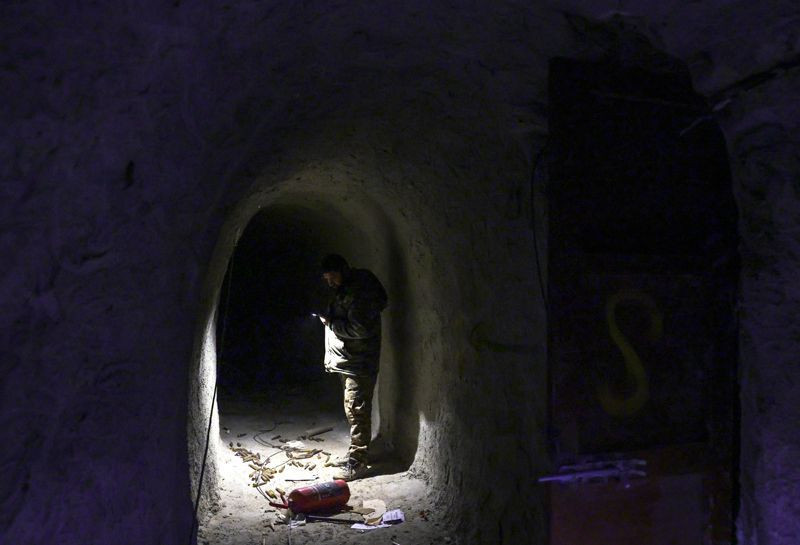 Suriye'nin altını köstebek yuvasına çevirmişler YPG tünelleri görüntülendi - Resim: 12