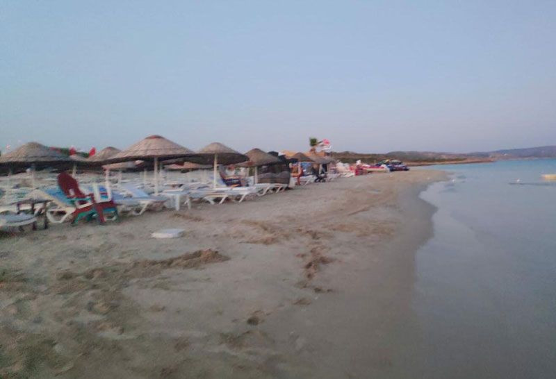 Çeşme'de kumsaldaki 1500 liralık localar kaldırıldı - Resim: 3