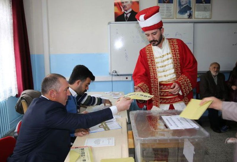 Türkiye sandık başında! İşte yurttan seçmen manzaraları - Resim: 1